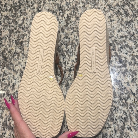 🆕 Lucky Brand “Carolina” Wedges wCrisscross Straps. 10. Brand New wBox!!💥💥 - Picture 4 of 12